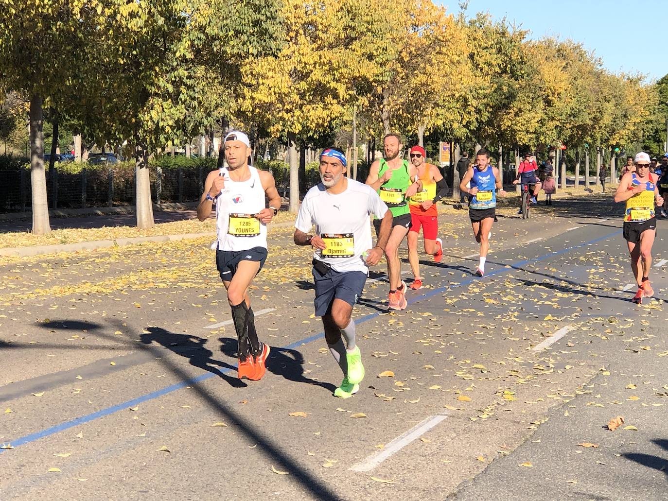 Los corredores encaran el último tramo del recorrido.