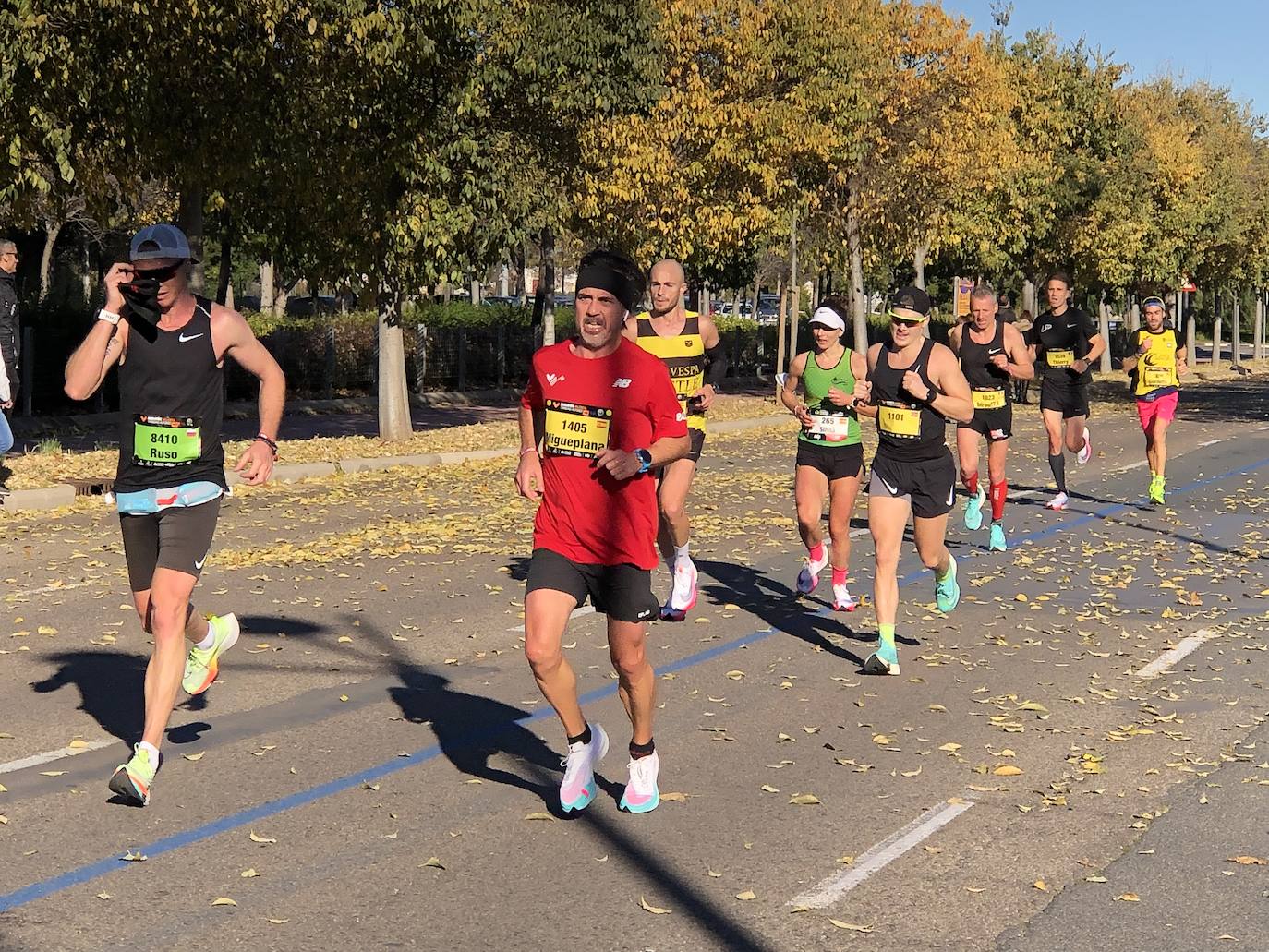 Los corredores encaran el último tramo del recorrido.