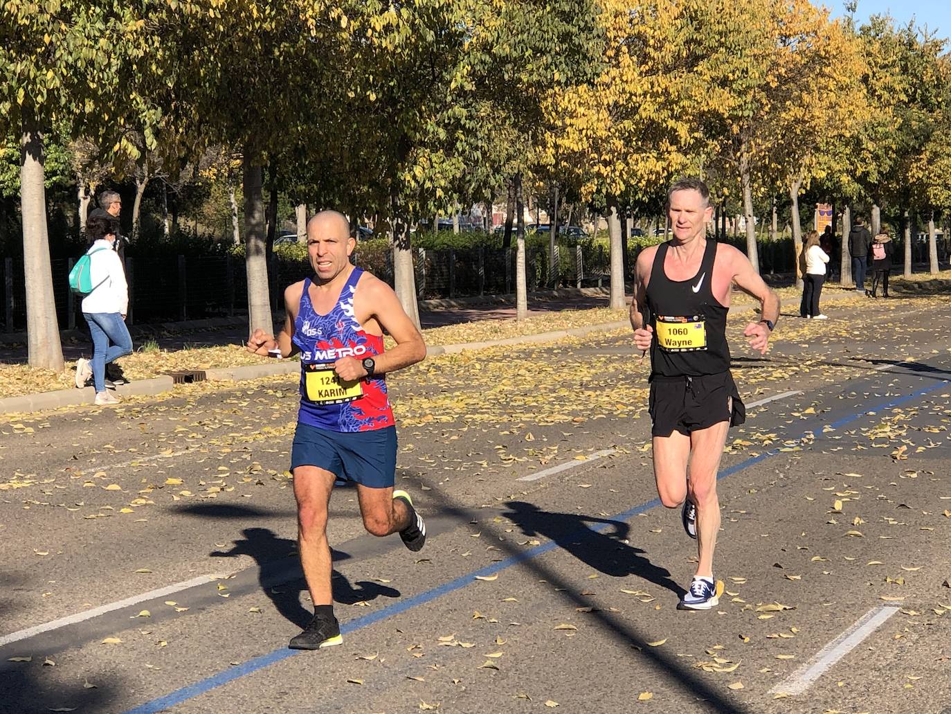 Los corredores encaran el último tramo del recorrido.