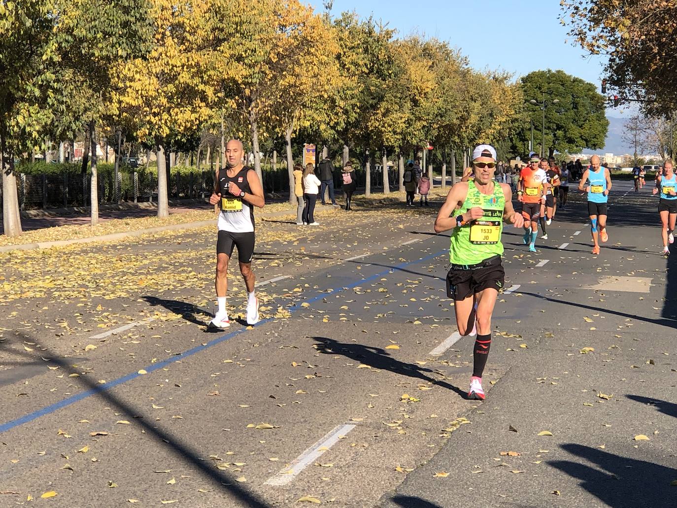 Los corredores encaran el último tramo del recorrido.