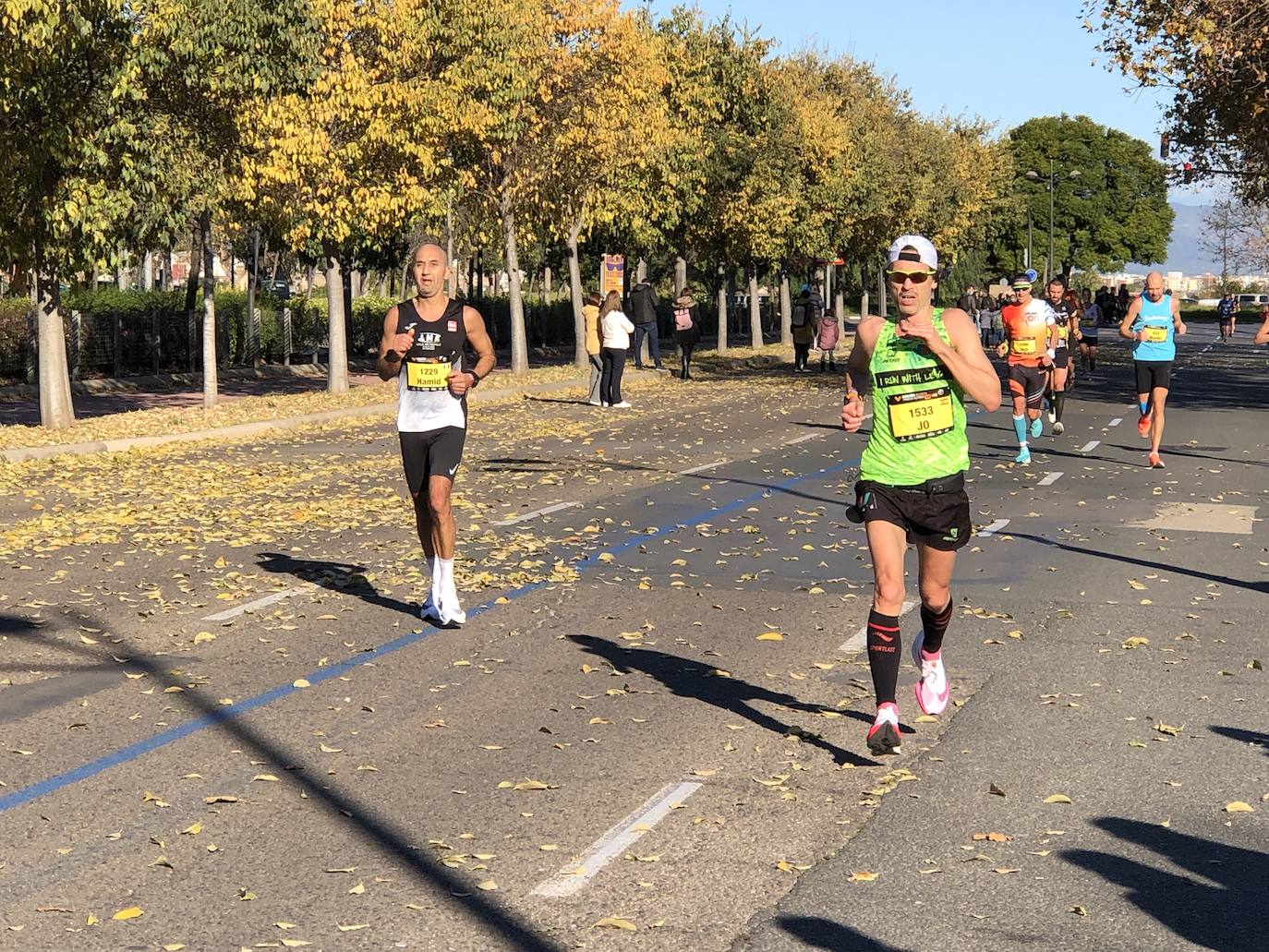 Los corredores encaran el último tramo del recorrido.