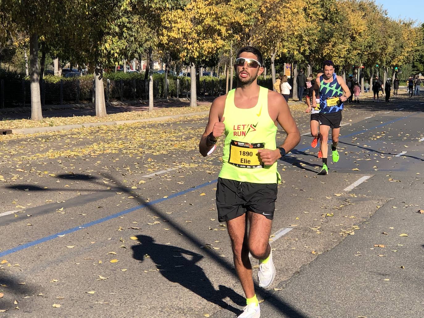 Los corredores encaran el último tramo del recorrido.