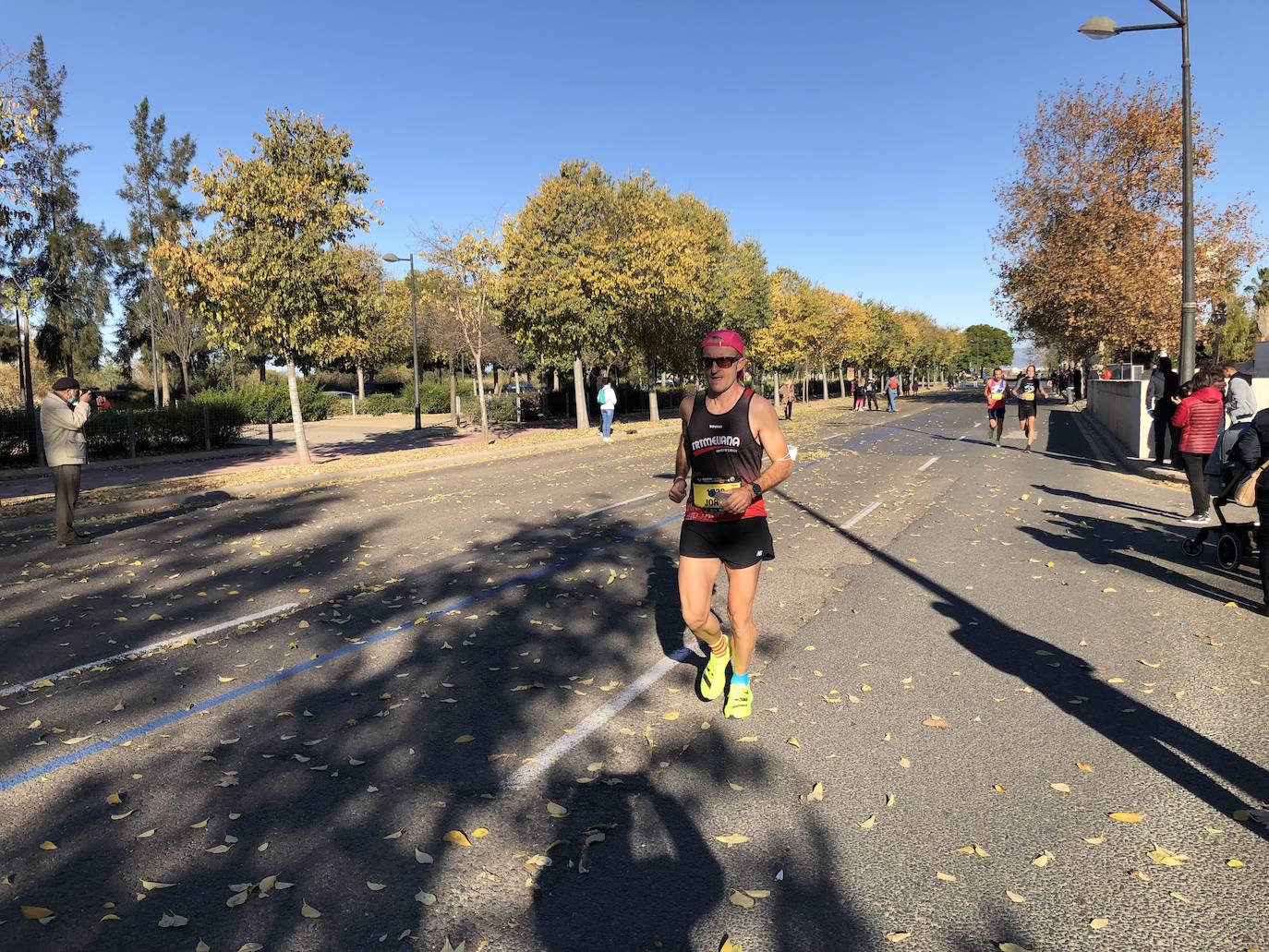 Los corredores encaran el último tramo del recorrido.