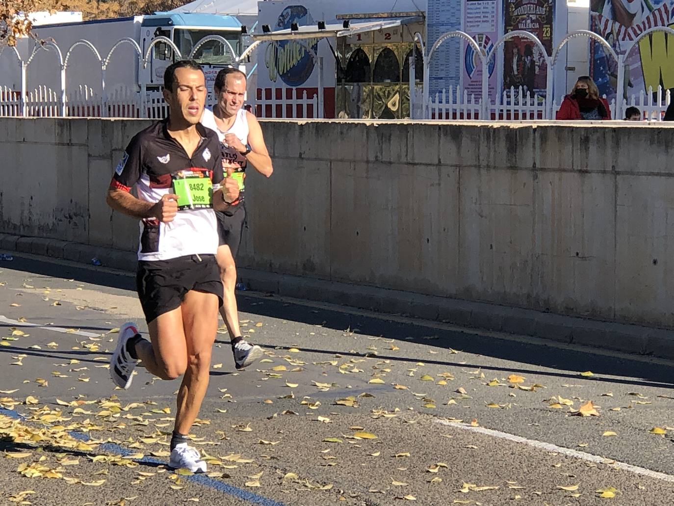 Los corredores encaran el último tramo del recorrido.