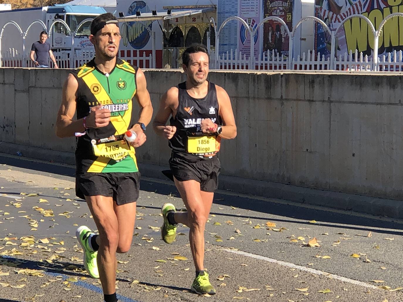 Los corredores encaran el último tramo del recorrido.