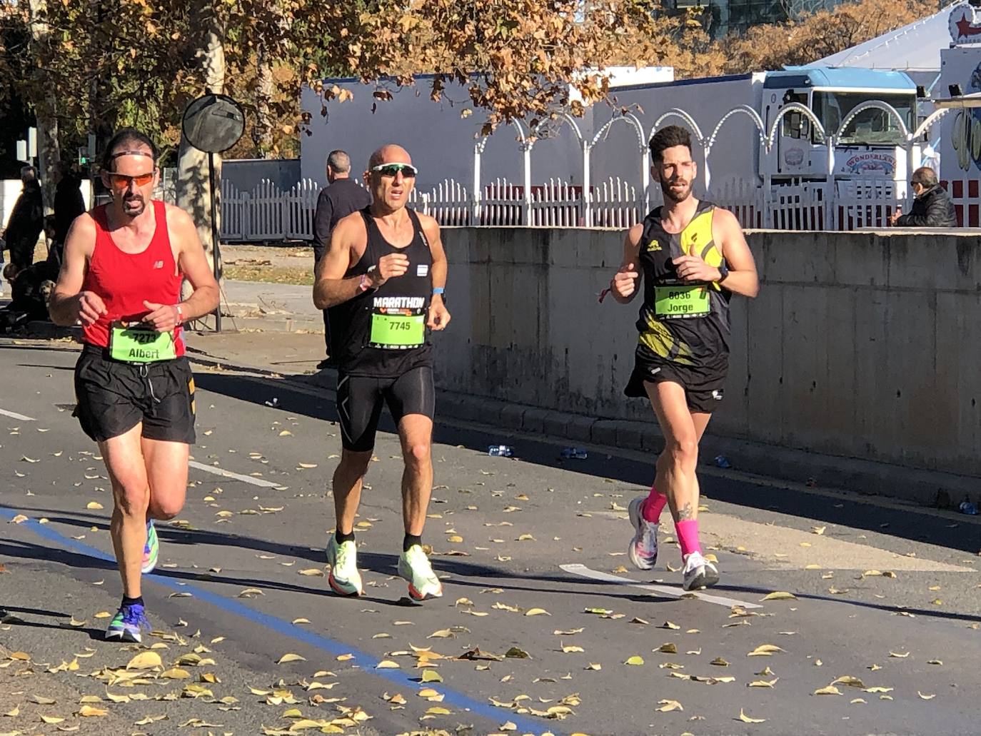 Los corredores encaran el último tramo del recorrido.