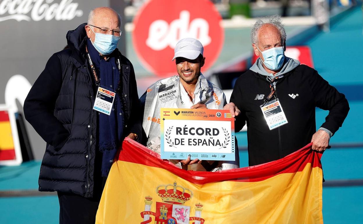 Juan Roig y Paco Borao, junto a Ben Daoud. 