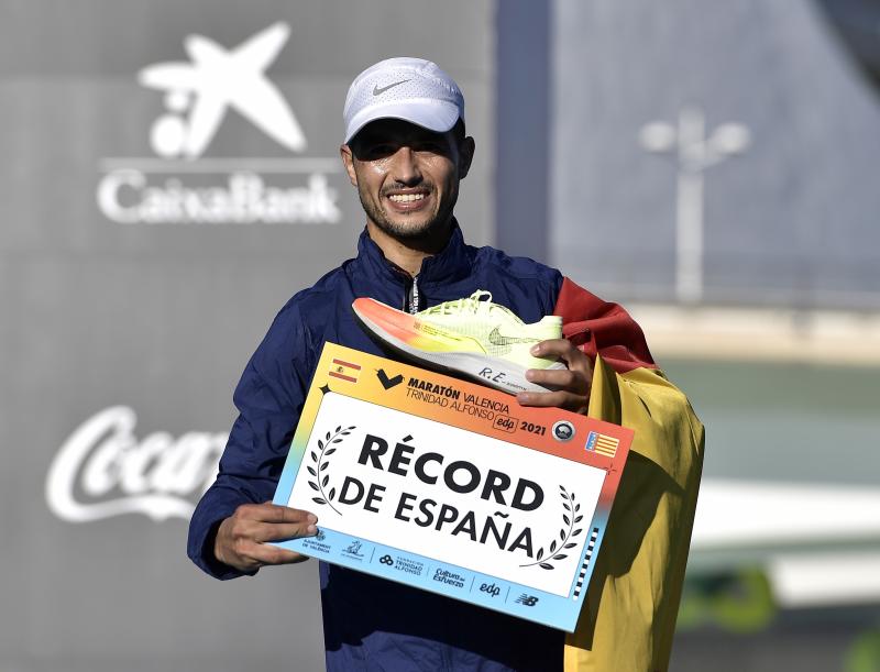 Fotos: Línea de meta del Maratón de Valencia 2021: así ha sido el final de la carrera