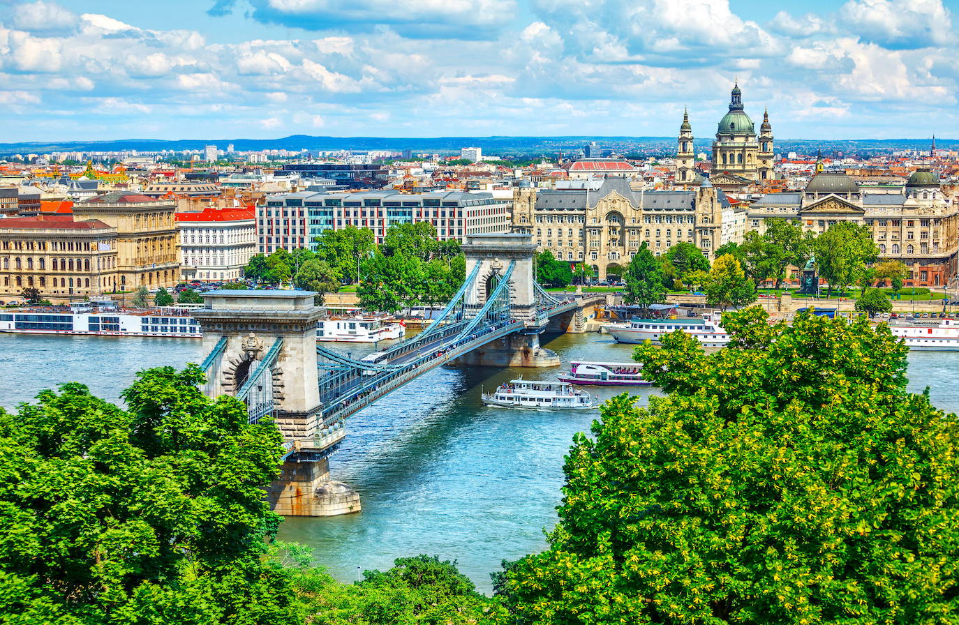 11.- Budapest (Hungría) | Sus parques, el río Danubio y la costumbre de sus habitantes de ir en transporte público, bici o a pie a trabajar (un 75%) hacen de la capital de Hungría una de las más verdes de Europa, según European Best Destinations.
