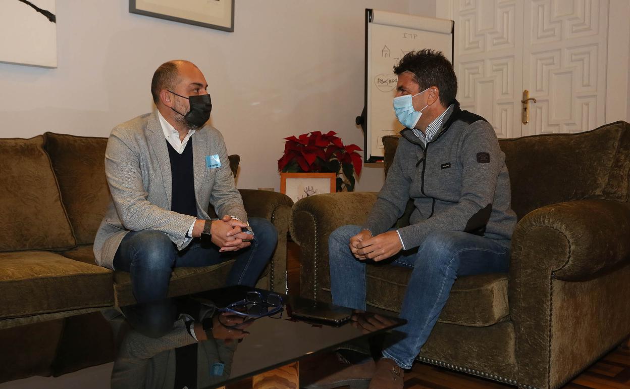 Carlos Mazón se ha reunido esta mañana con el presidente de Riegos de Levante, Javier Berenguer. 