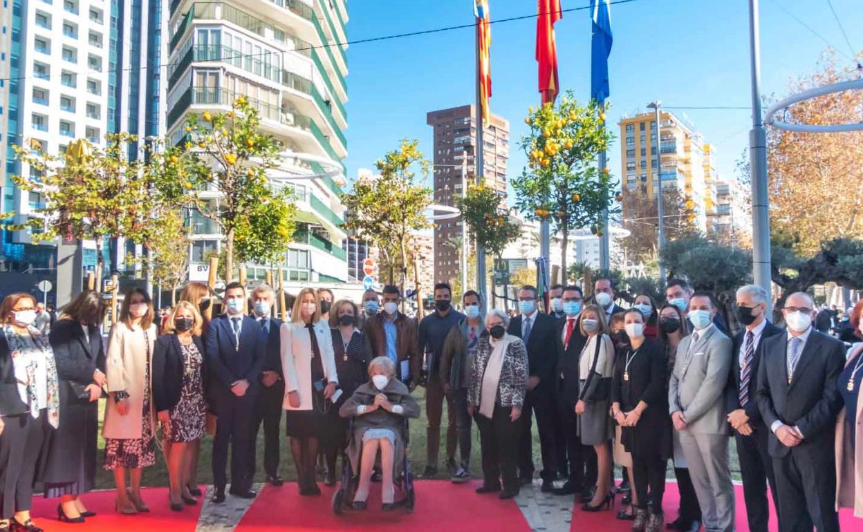 La corporación municipal junto a los premiados