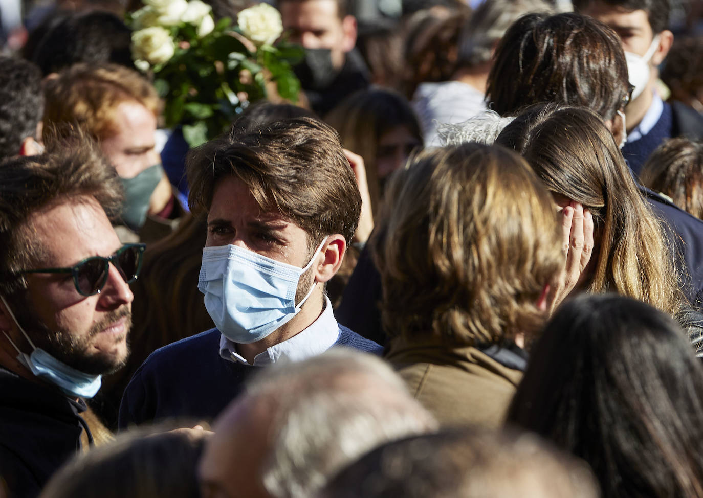 La ciudad se ha reunido este jueves en una concentración en la Plaza del Ayuntamiento para condenar el asesinato de Cristina B, presuntamente a manos de su pareja, cuyo cuerpo sin vida fue descubierto el pasado sábado.