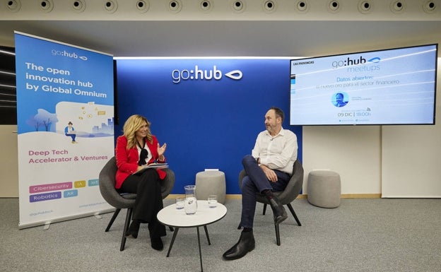 Carlos Albo, CEO de Wenalyze, durante la charla en GoHub que condujo la periodista Carmen Bort. 