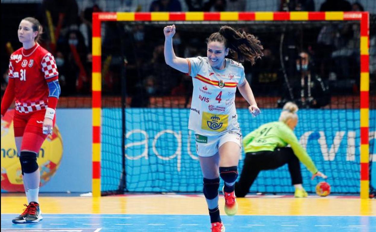 Carmen Martín celebra un gol durante el partido ante Croacia.