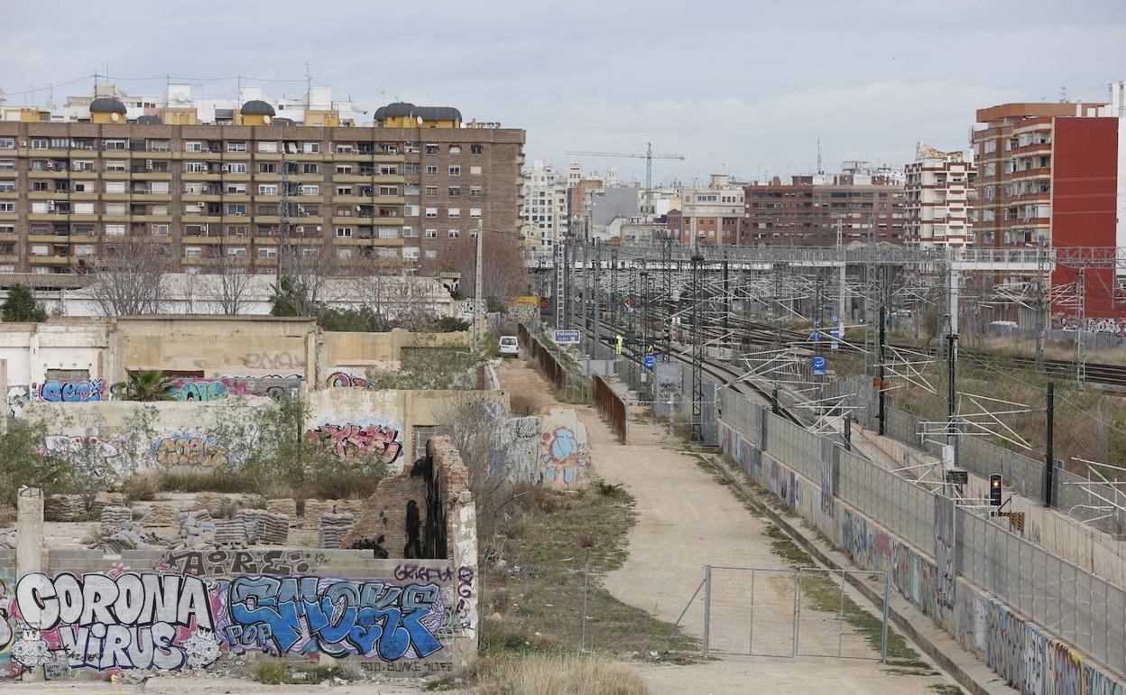 Parte de los terrenos por donde irá el canal de acceso. 