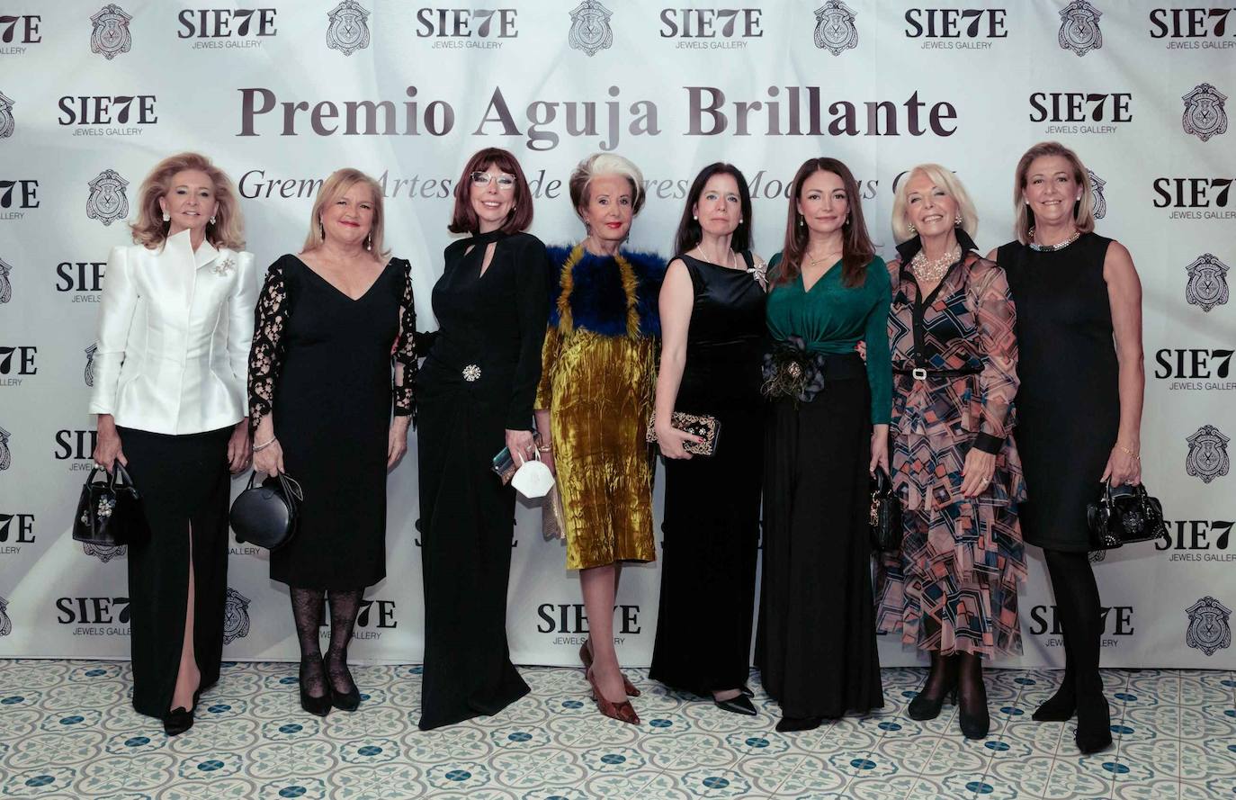 Mayren Beneyto, Carmen de Rosa, Amparo Chordá, Marisa Monsonís, Amparo Latorre, Andrea Sillero, Paqui Saurí y Totón Barberá