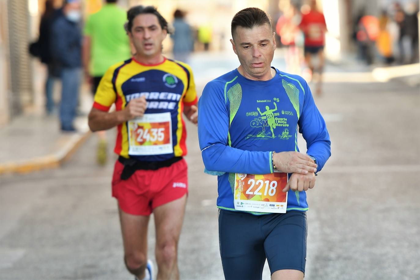 El circuito RunCáncer 2021 ha llegado a Picassent con una prueba que incluye una carrera y una marcha no competitiva de 8 km. 