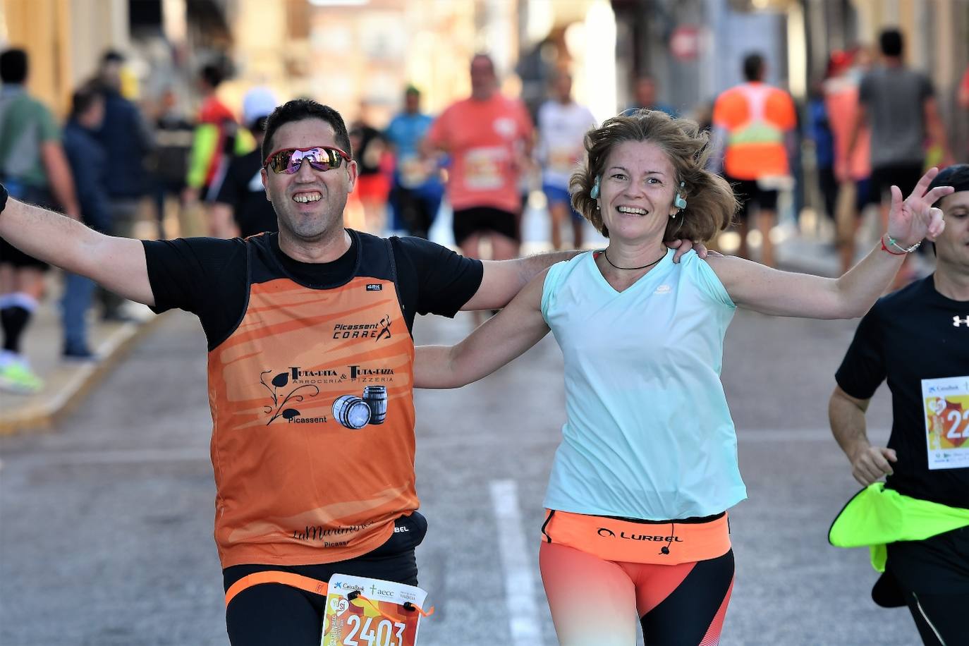 El circuito RunCáncer 2021 ha llegado a Picassent con una prueba que incluye una carrera y una marcha no competitiva de 8 km. 