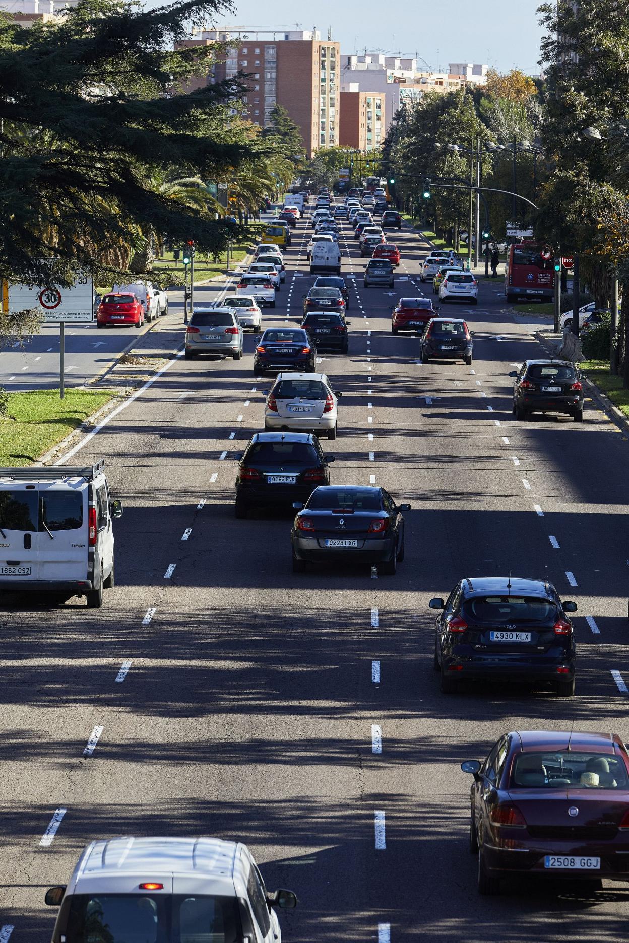 Tráfico en la avenida del Cid. iván arlandis