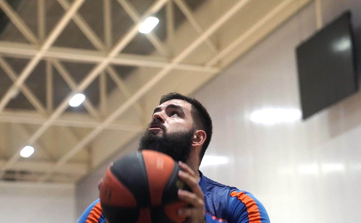 Bojan Dubljevic entra en solitario hoy en L'Alqueria del Basket. 