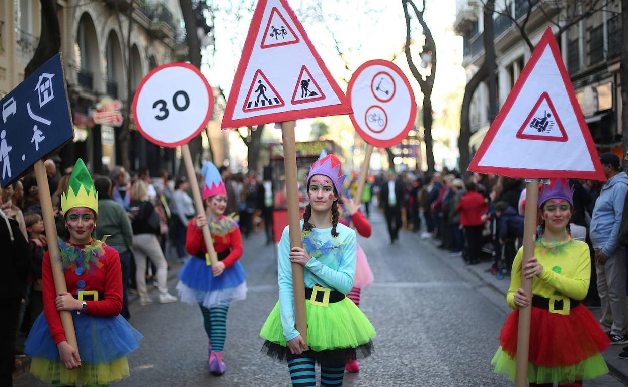 Cabalgata del Ninot celebrada en las Fallas de 2020, antes de la pandemia. 