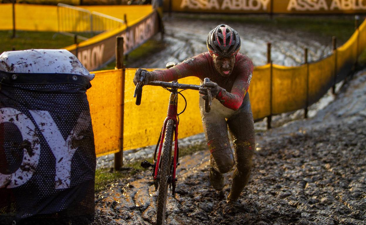 Felipe Orts, durante la Superprestigio de Boom, que se celebró sobre un barizal a principio de diciembre. 