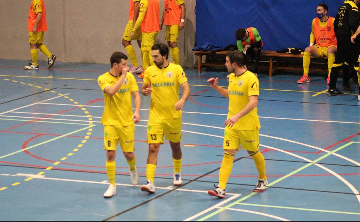 Jugadores dianenses celebrando uno de los goles. 