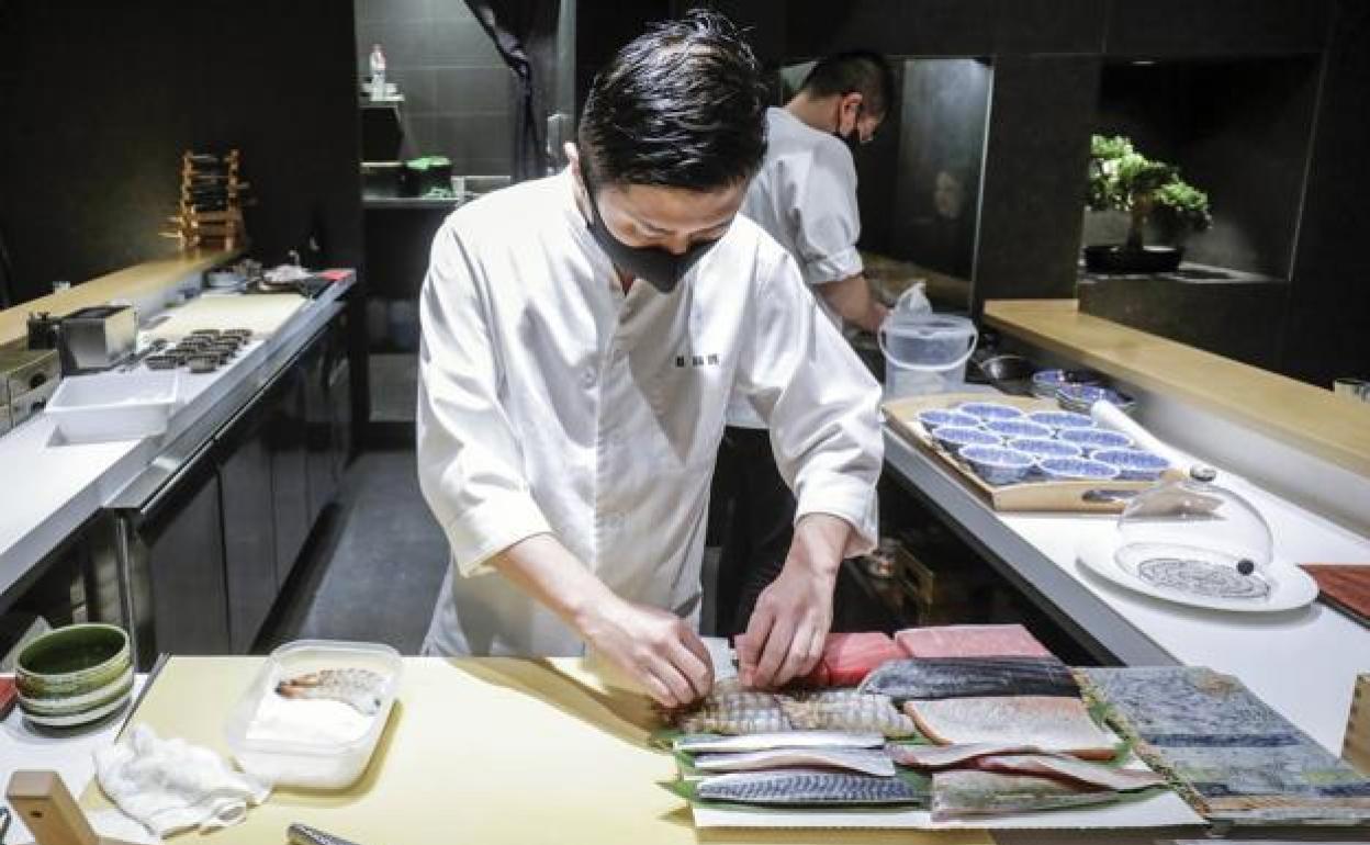 Estrellas Michelin 2022: nuevo Estrella Michelin en Valencia | Yoshikazu Yanome gana la primera Estrella Michelin para Kaido Sushi Bar de Valencia