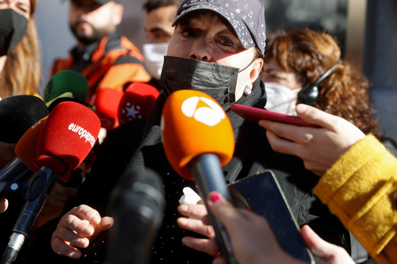 "Ella no tenia problemas económicos, pero que piensen que el Covid ha aislado mucho a toda una profesión. Aparte de otra gente, pero el mundo del espectáculo es muy sensible y tiene otras carencias", ha explicado Massiel, que ha señalado que recordará a Forqué como "una artista maravillosa e irrepetible y una persona muy carismática". "Se ha querido ir, respetadla", ha pedido a los medios. Forqué fue hallada muerta en su casa el pasado lunes.