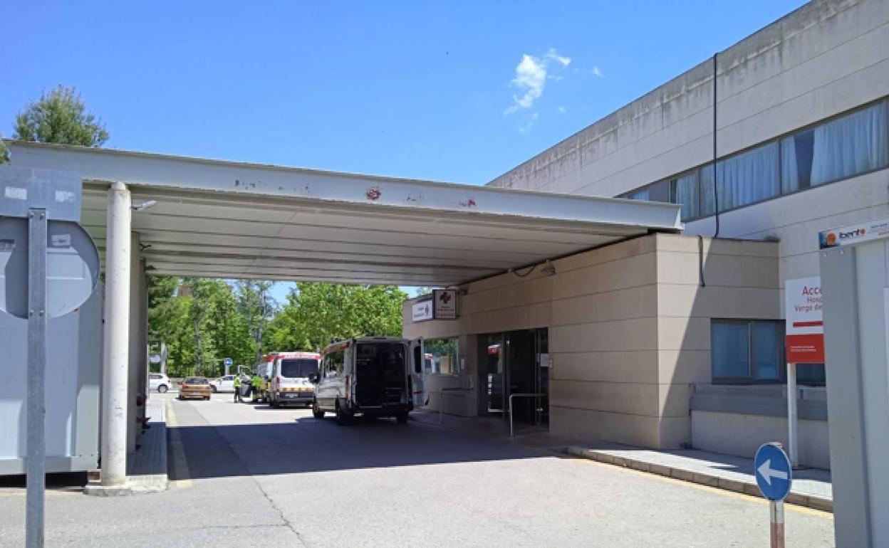 Exteriores del hospital alcoiano. 