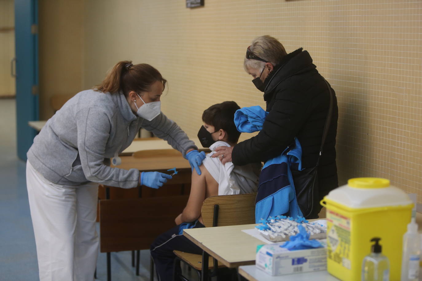 Inicio de la campaña de vacunación infantil contra el covid en menores de 12 años en los colegios de la Comunitat Valenciana. 