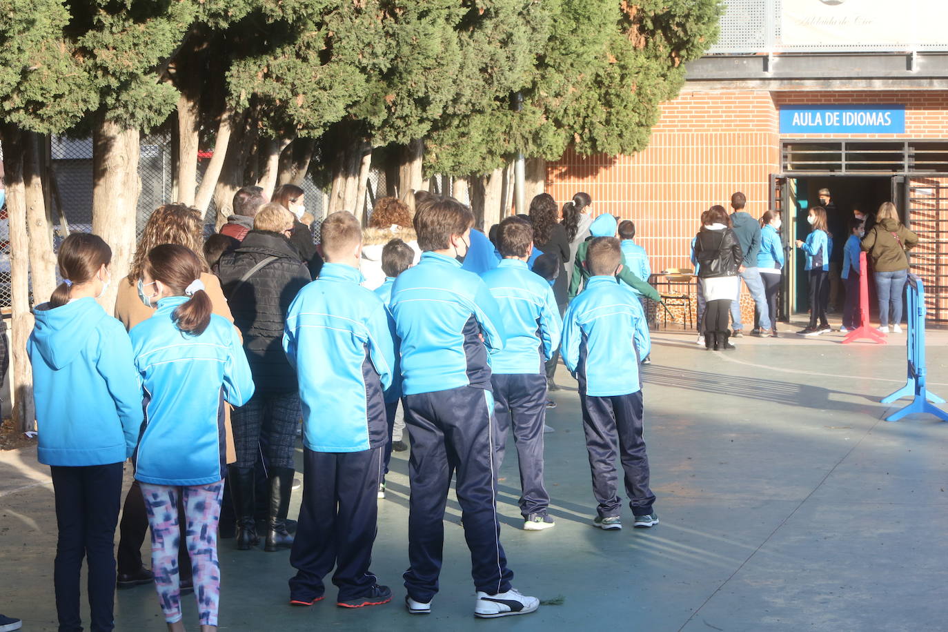 Inicio de la campaña de vacunación infantil contra el covid en menores de 12 años en los colegios de la Comunitat Valenciana. 