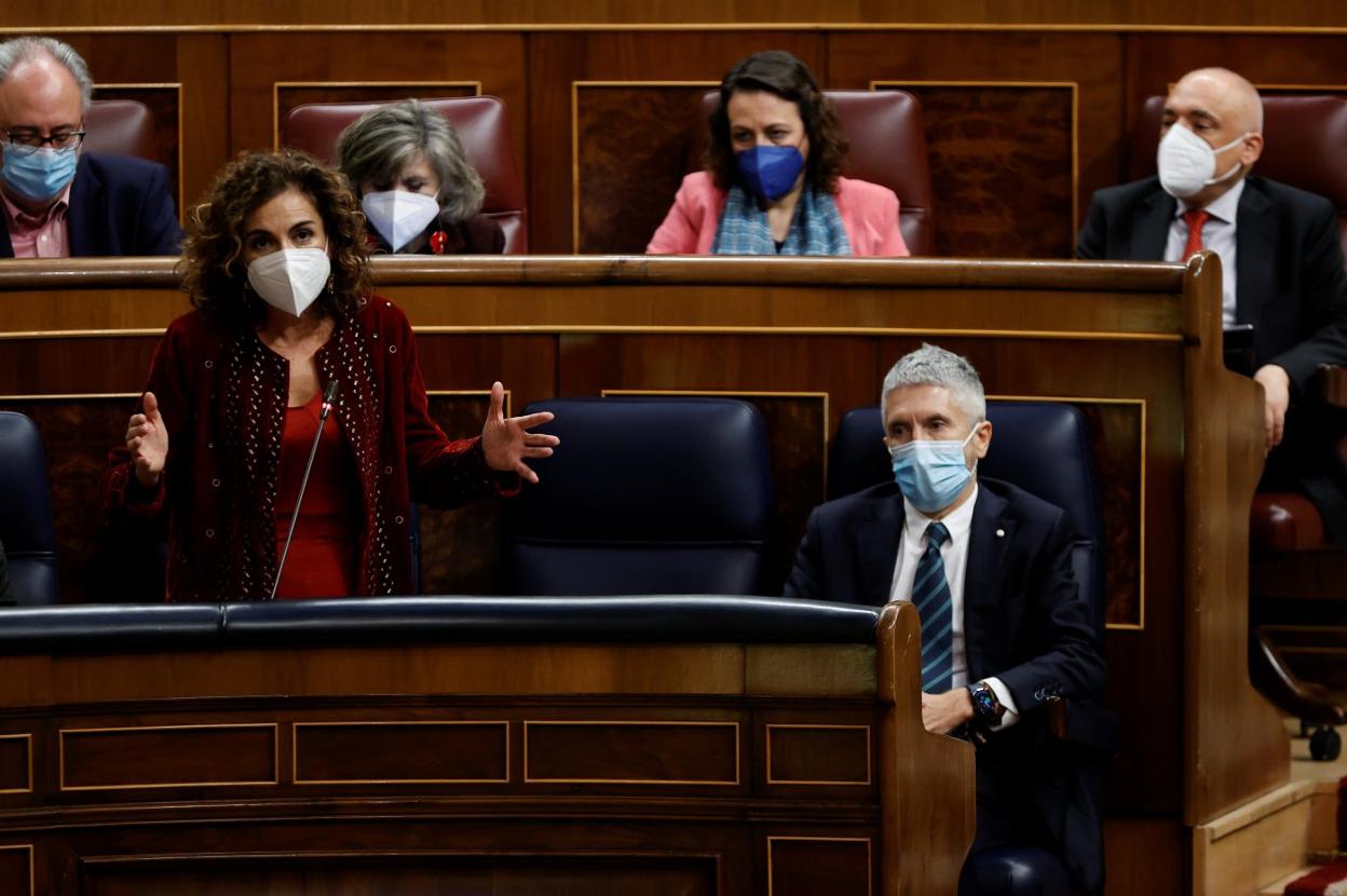 La ministra María Jesús Montero, ayer en el Congreso. EFE