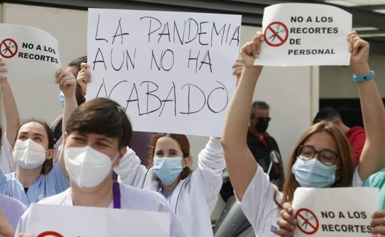 Refuerzos Covid en la protesta contra el recorte fijado el pasado mes de mayo.