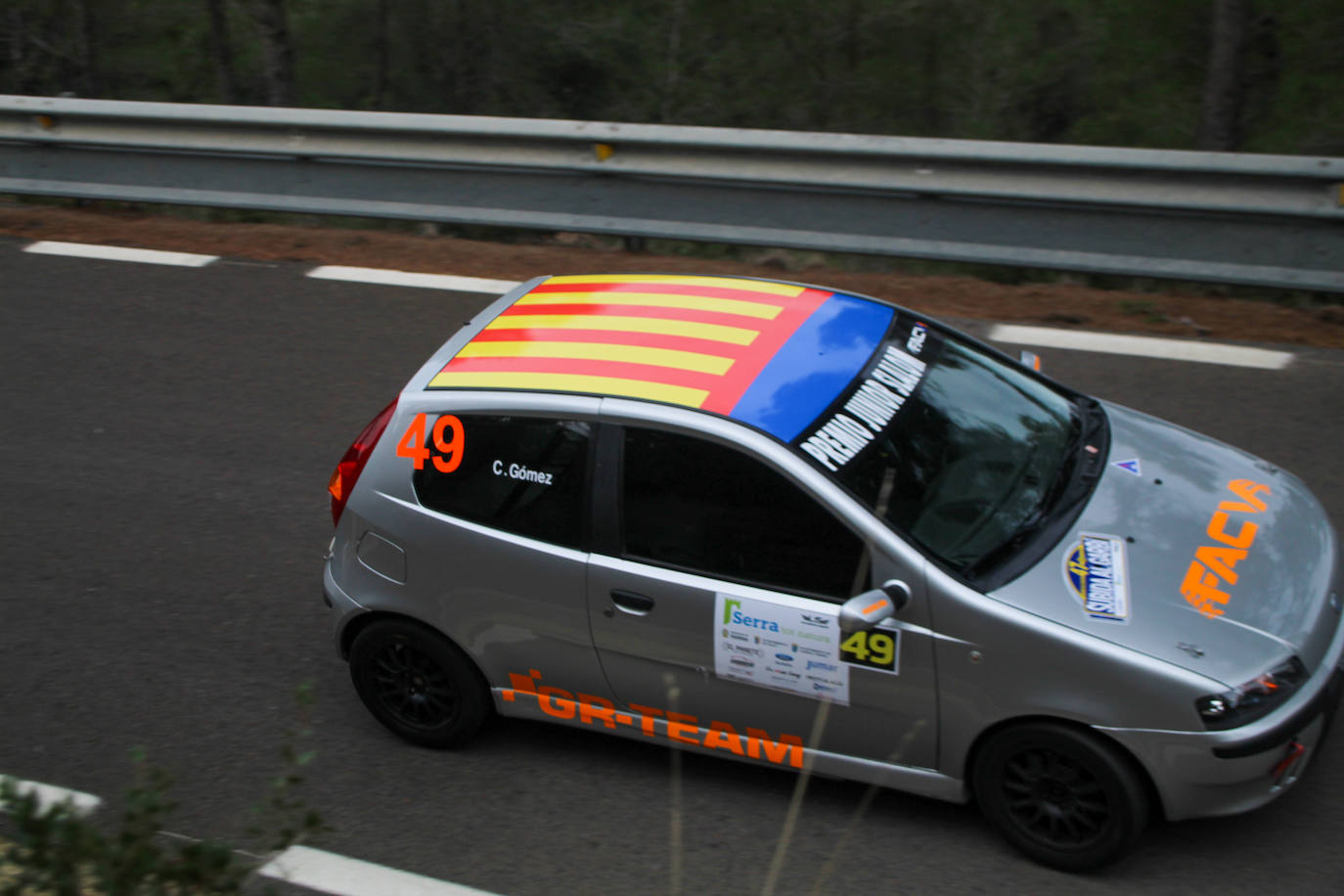 Fotos: Espectacular subida al Garbí con 60 coches por la Calderona