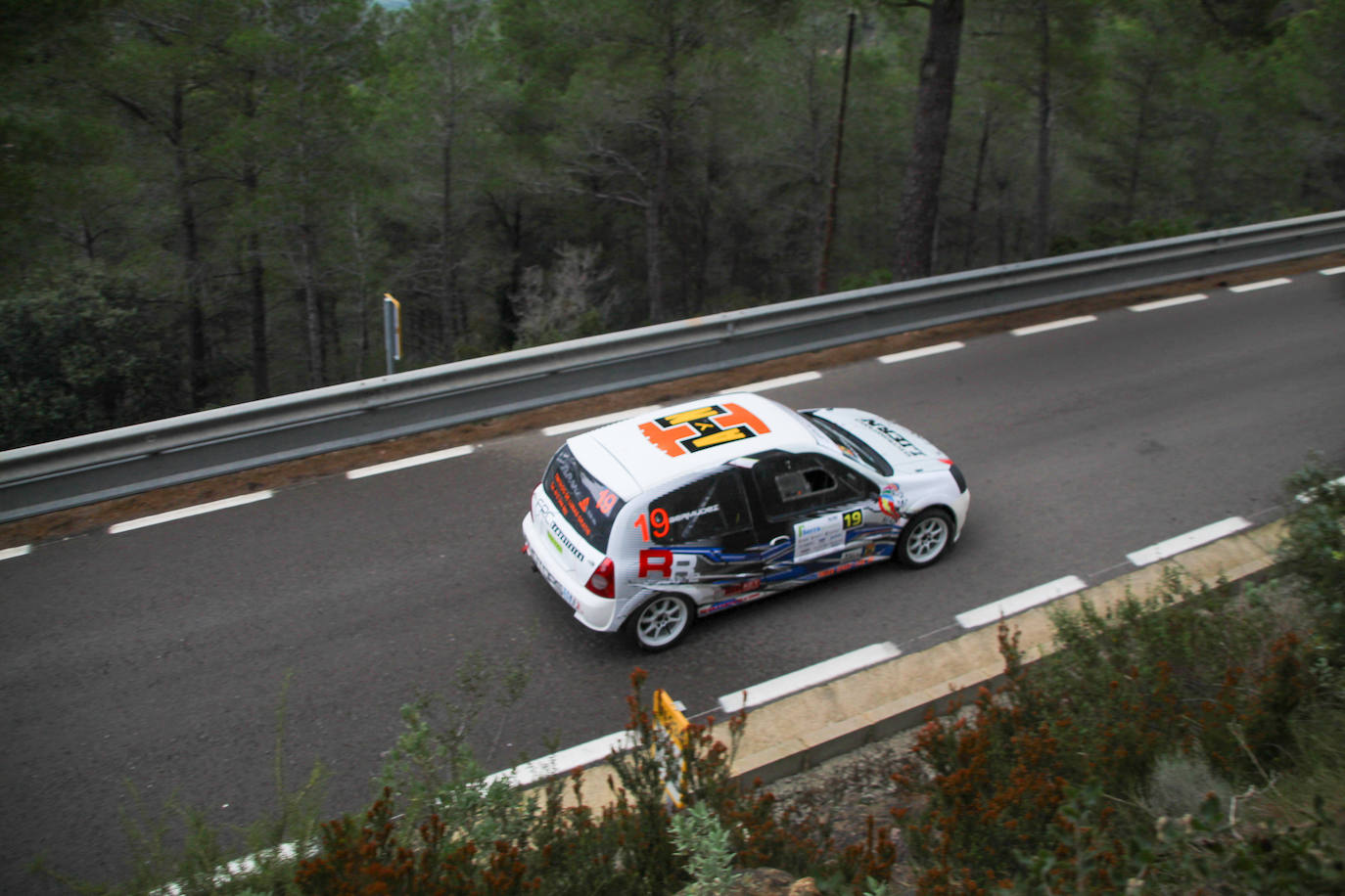 Fotos: Espectacular subida al Garbí con 60 coches por la Calderona