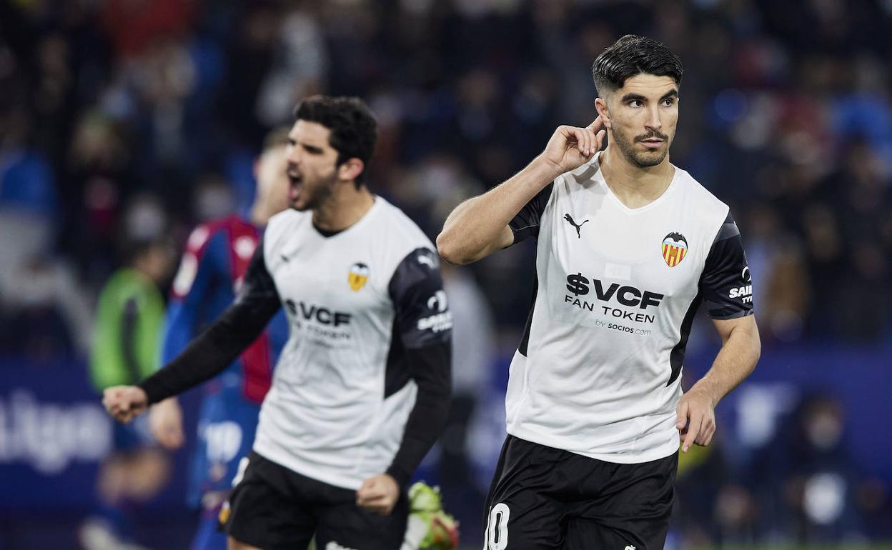 Carlos Soler, celebrando el gol del empate