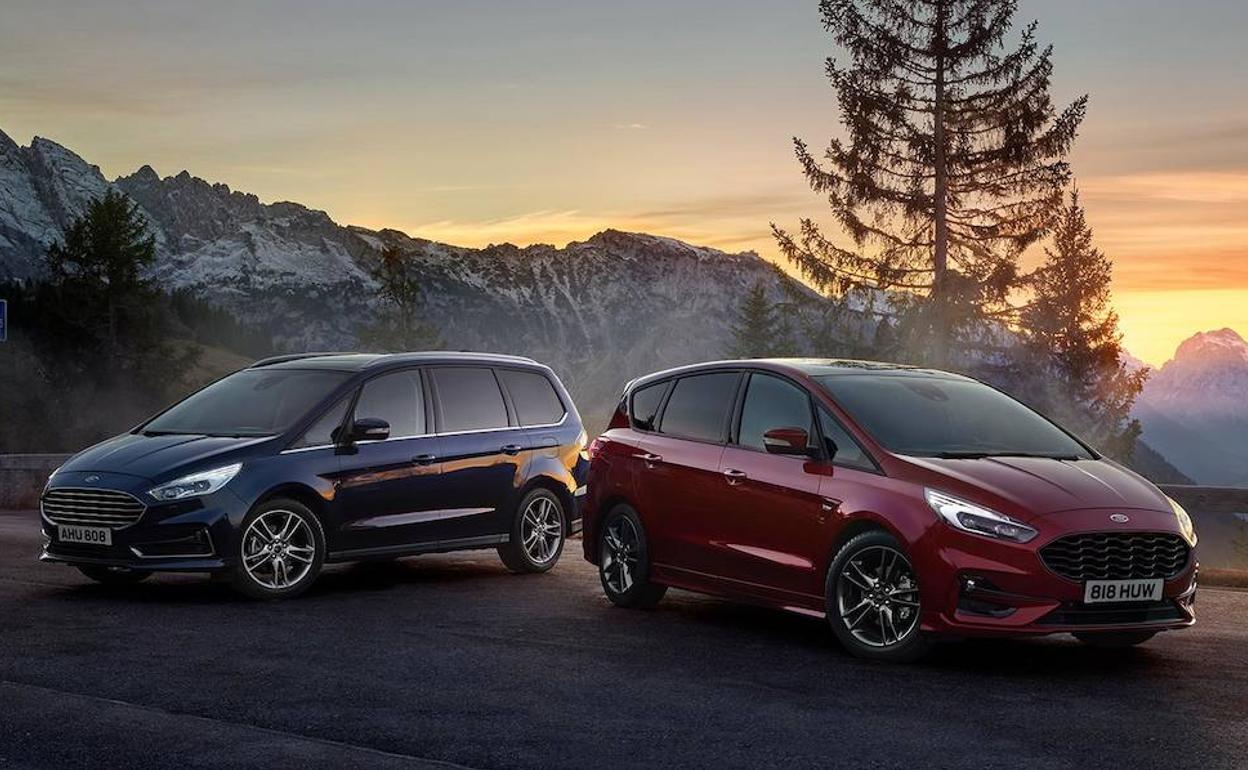 El S-Max (derecha) cuenta con un aspecto más deportivo y juvenil que el Galaxy, un modelo algo más largo, alto y elegante.