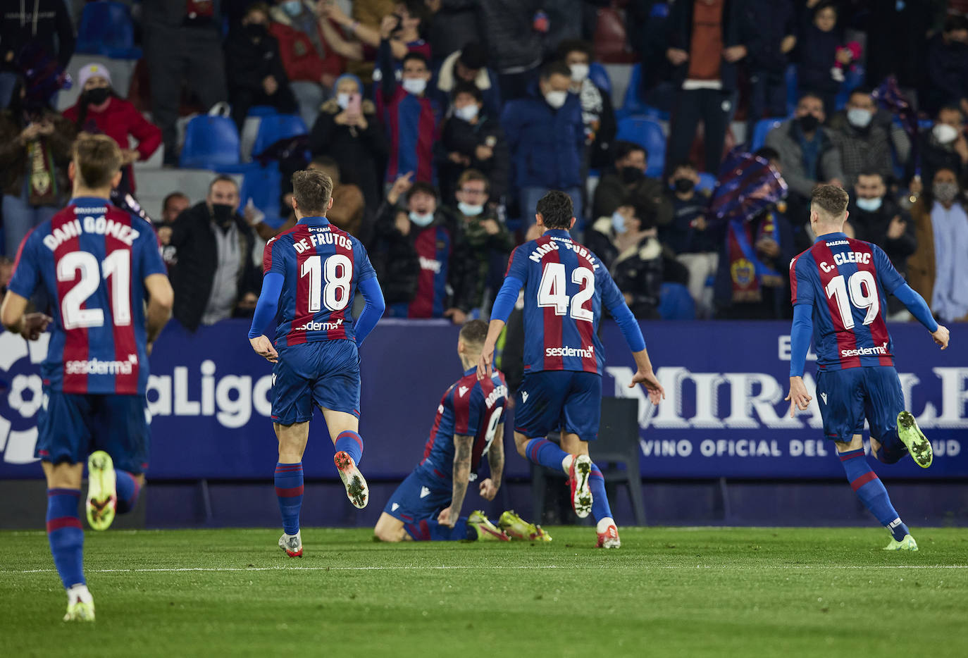 Fotos: Las mejores imágenes del Levante UD-Valencia CF