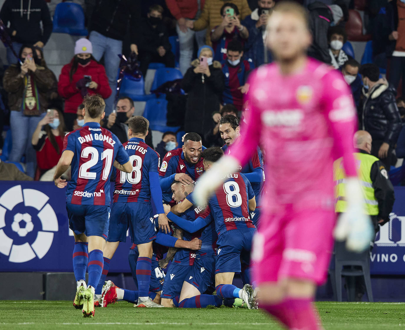 Fotos: Las mejores imágenes del Levante UD-Valencia CF