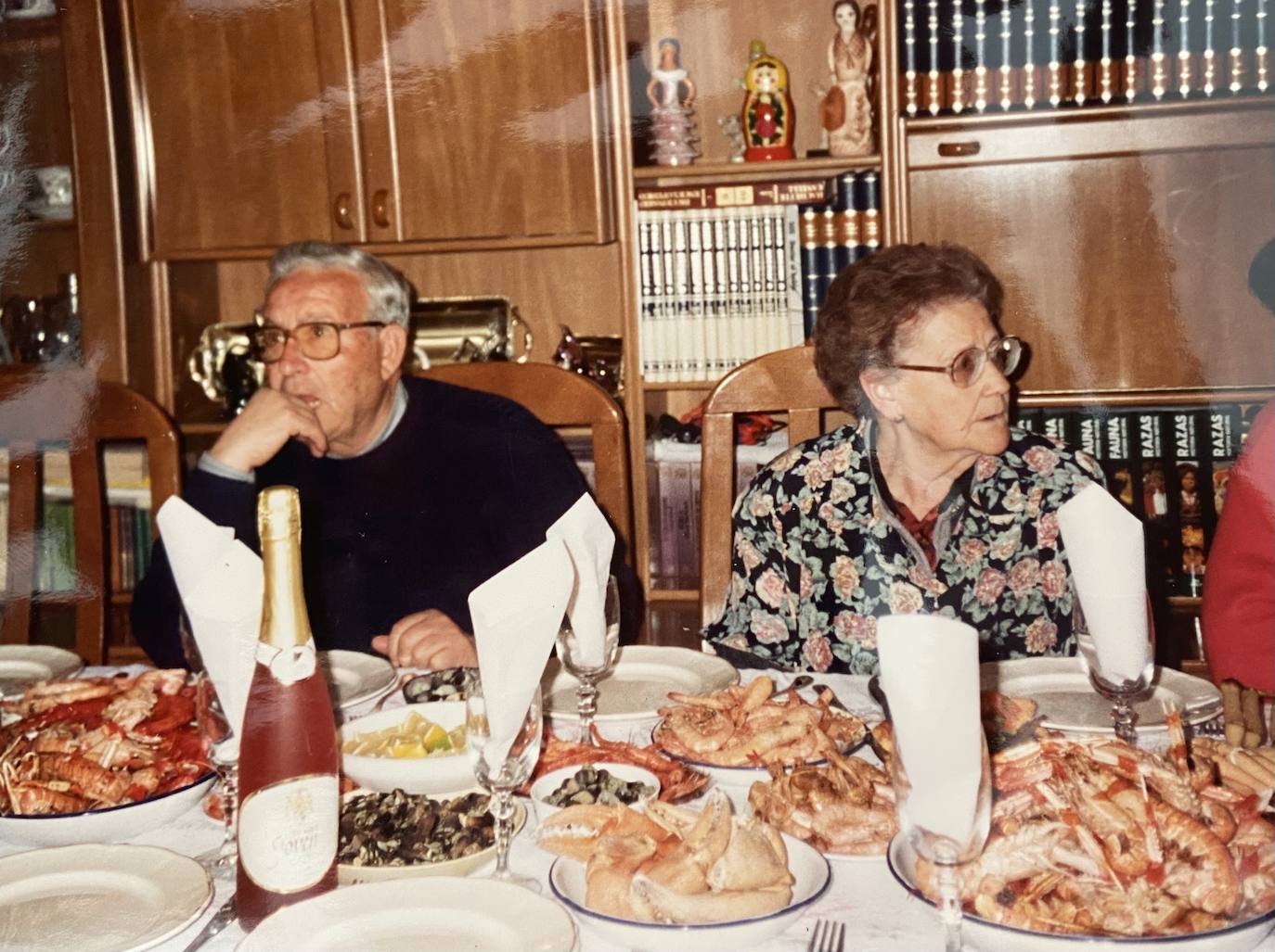 Los capos del cartel del marisco, mis buelos, en una cena en los 90