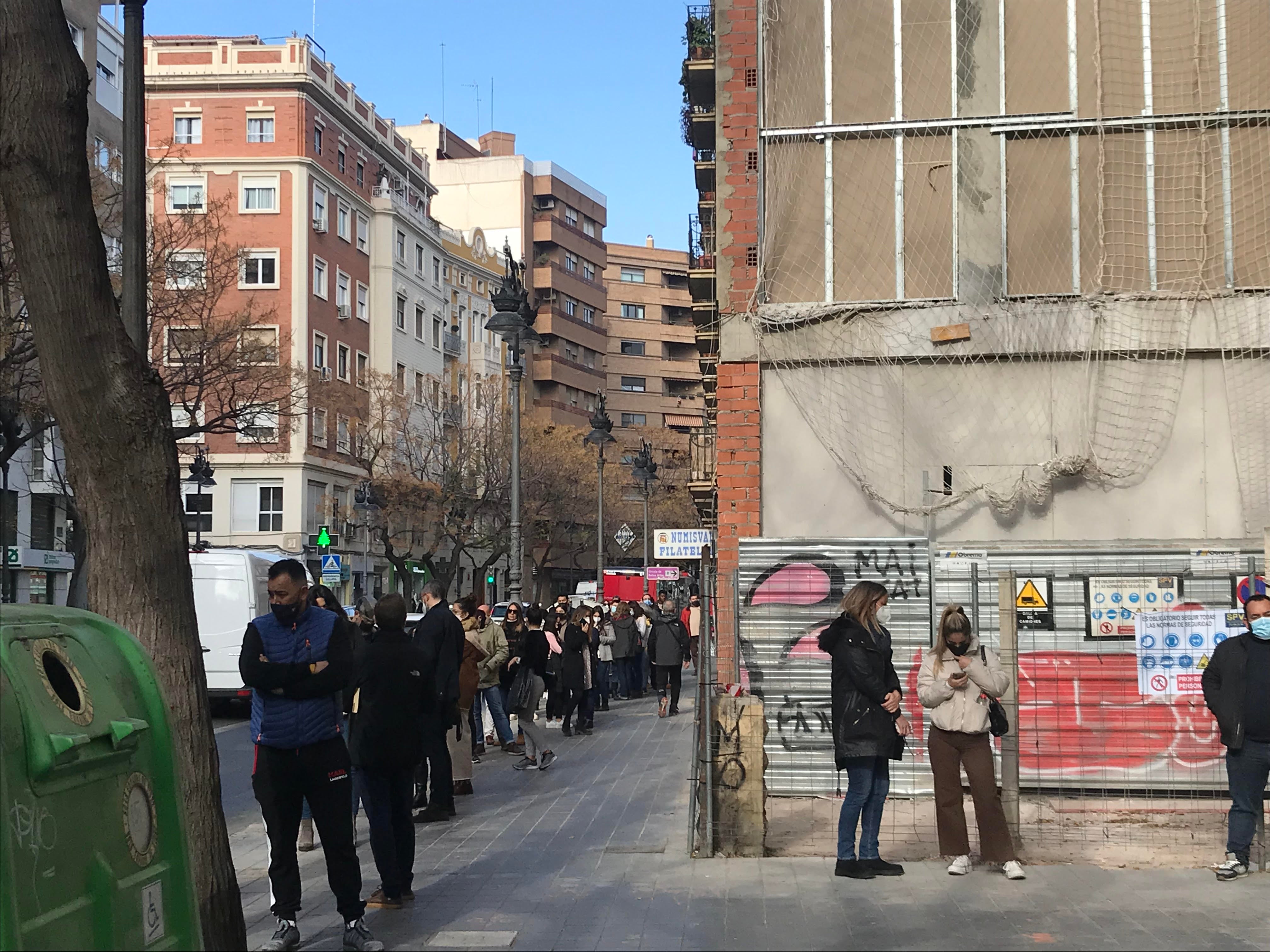 Fotos: Avalancha de colas para hacerse un test antes de Nochebuena en Valencia