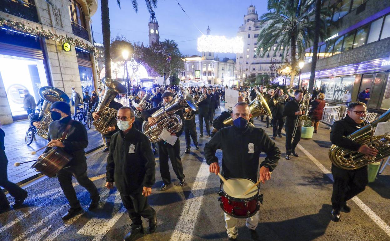 La manifestación de los músicos de la Banda Municipal este jueves. 