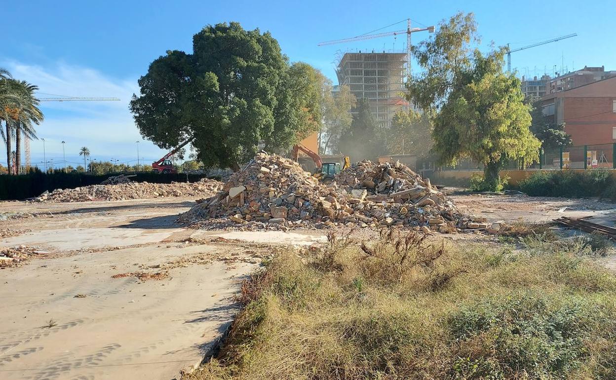 Aspecto de las obras del Casal España Arena en el solar del antiguo colegio Les Arts.