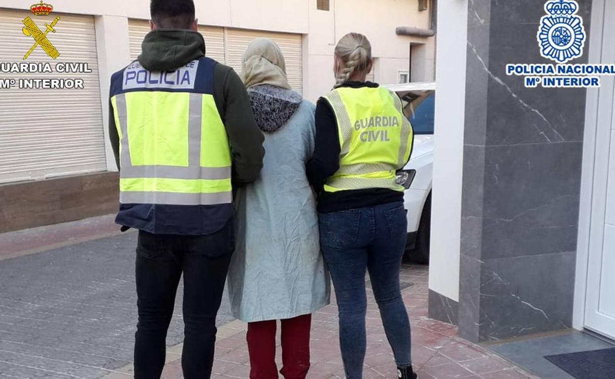 Cuatro de los catorce detenidos han ingresado en prisión por orden judicial. 