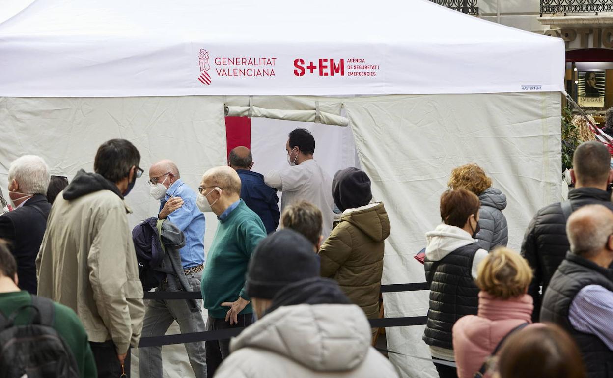 Uno de los puntos de vacunación instalados en Valencia por la Conselleria de Sanidad.