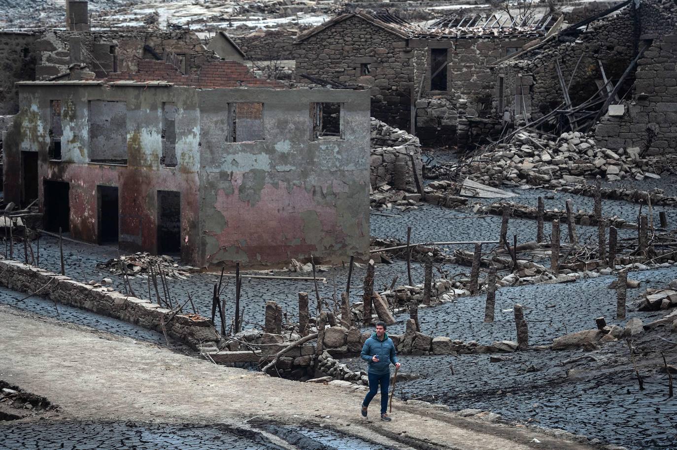 Fotos: La historia del pueblo que emerge de las aguas