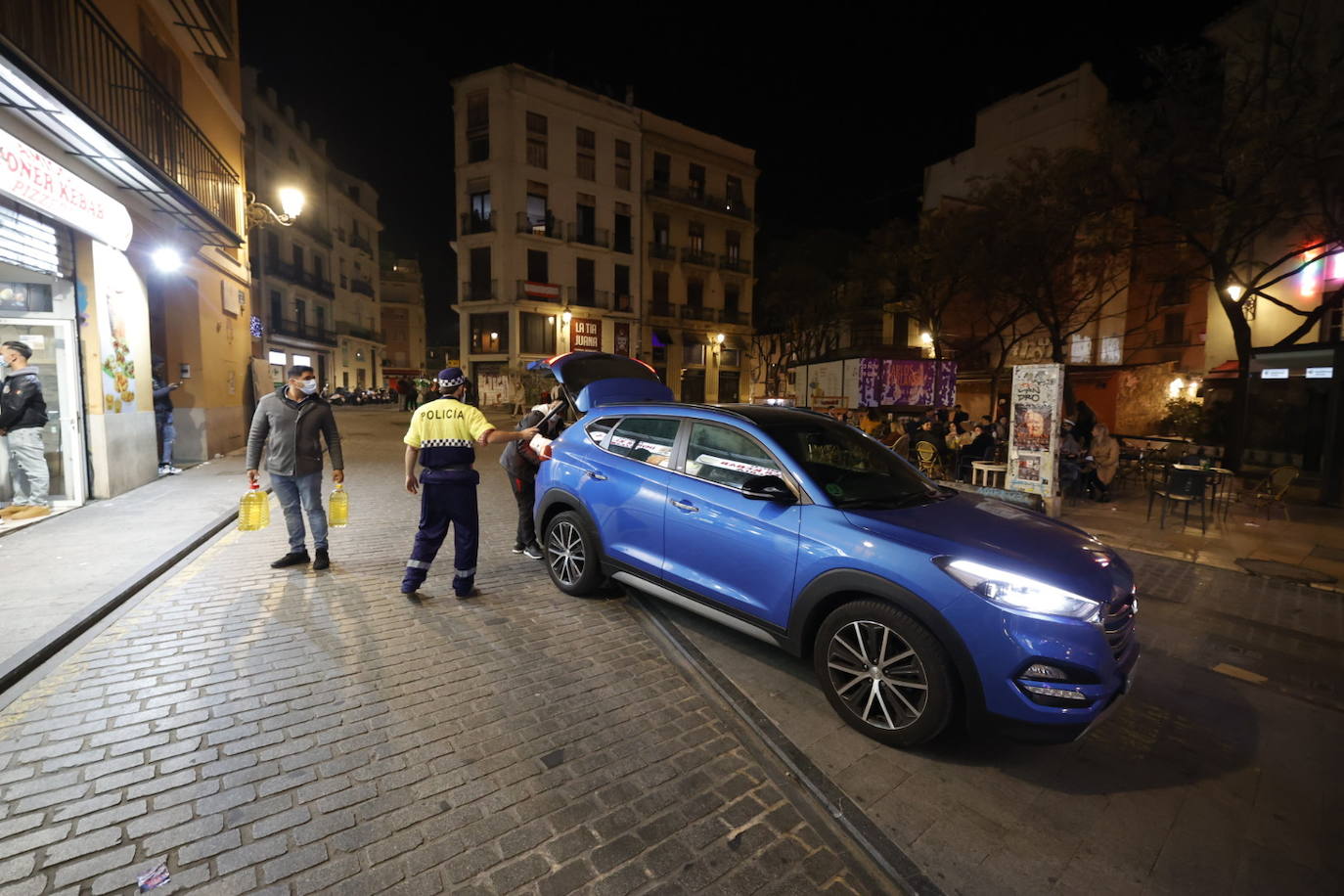 Fotos: La Policía blinda la plaza del Ayuntamiento de Valencia en Nochevieja