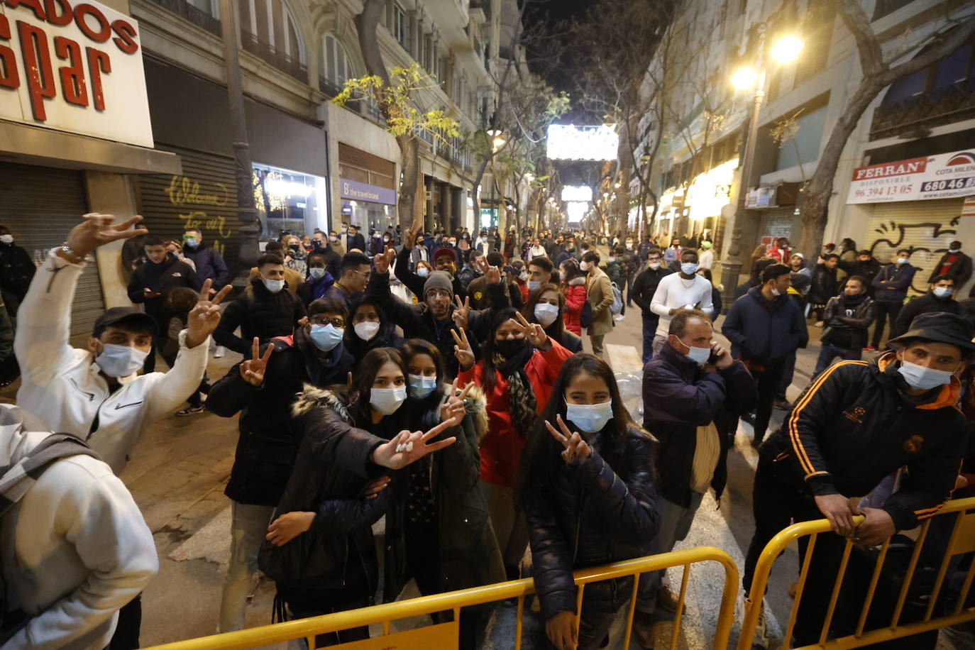 Fotos: La Policía blinda la plaza del Ayuntamiento de Valencia en Nochevieja