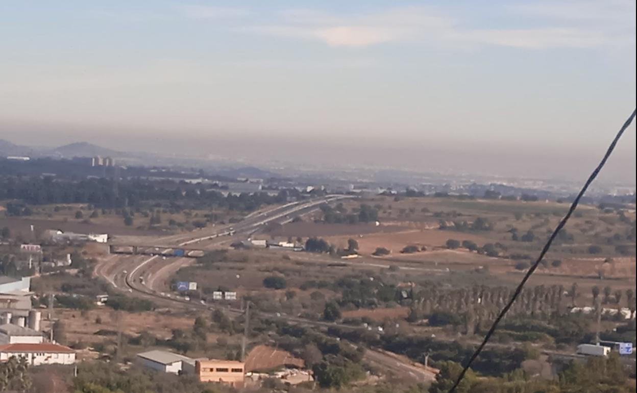 Vista de Valencia desde Chiva, este domingo por la mañana.